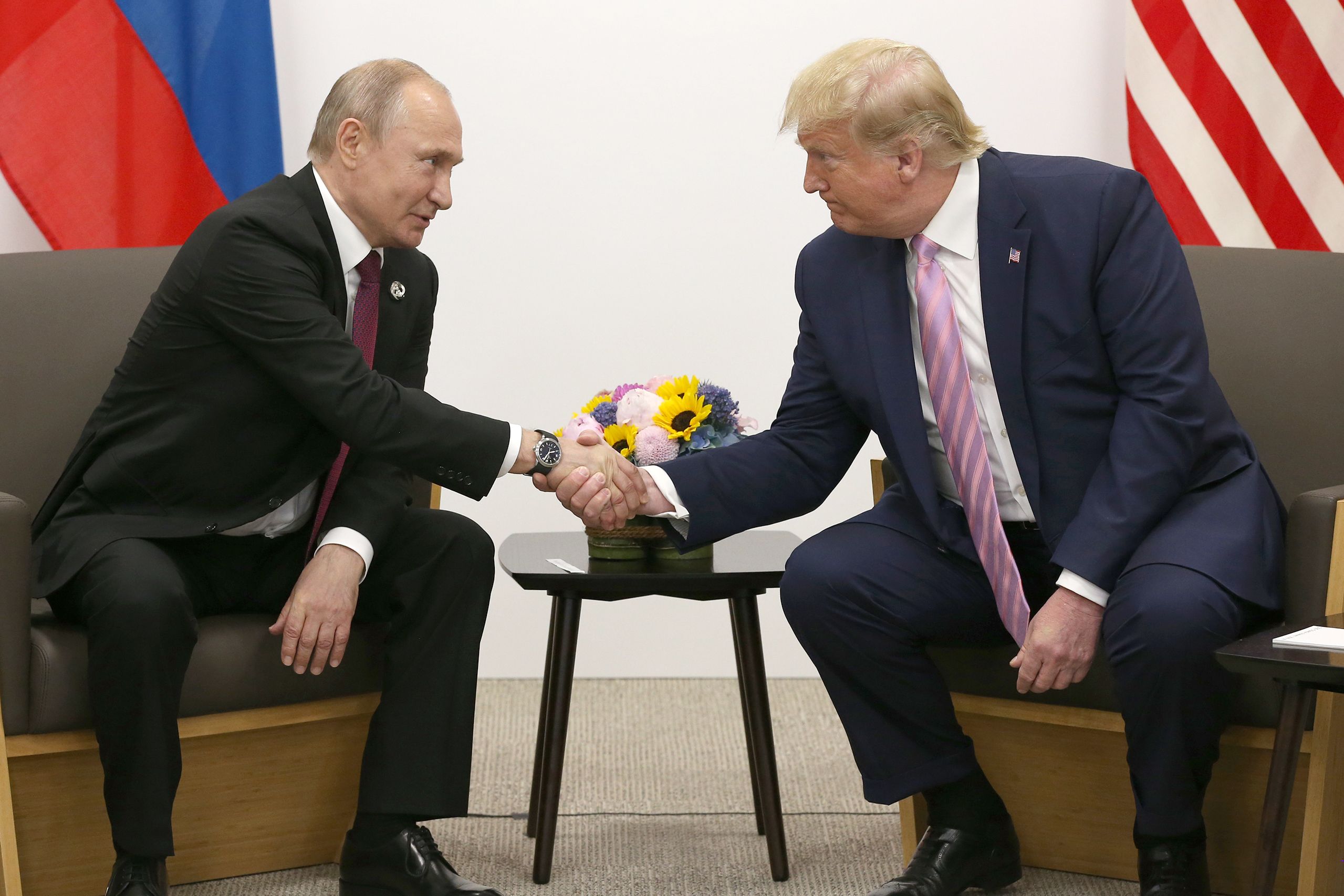 Trump’s Arms Pledges to Ukraine Draw Criticism as Russia Tightens Grip on Region
