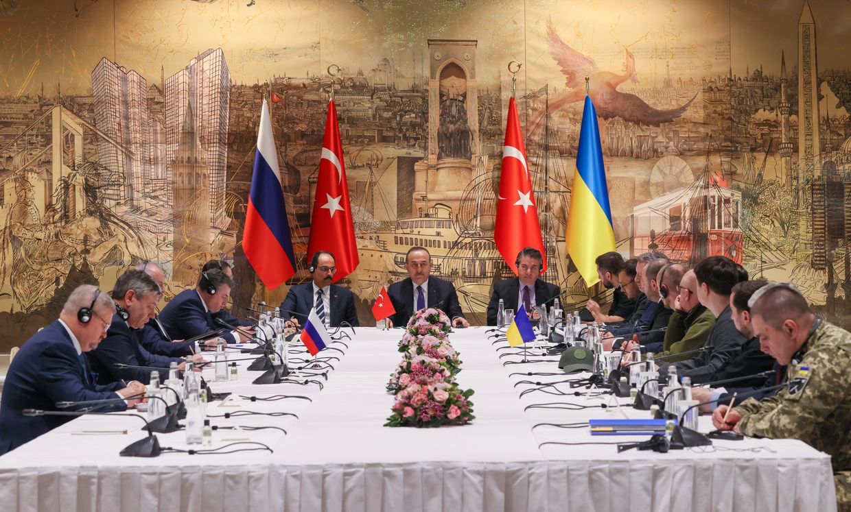 Turkey Proposes Istanbul for Ukraine Peace Negotiations, Russian Official States