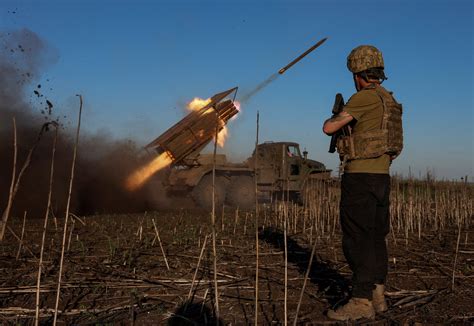 Russia Signals Continued Military Readiness Amid Ukraine Peace Efforts
